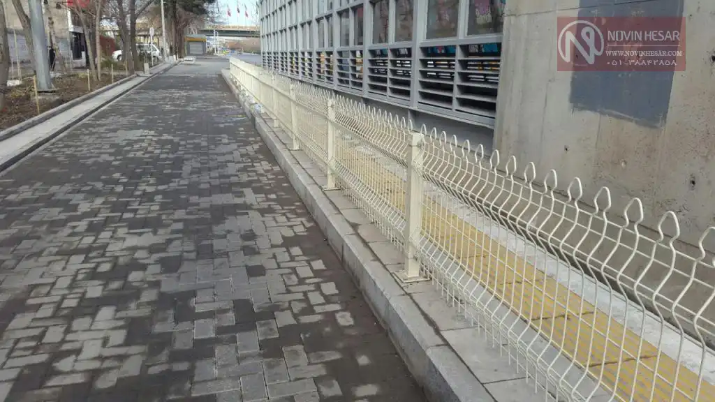 نرده ایستگاه مترو